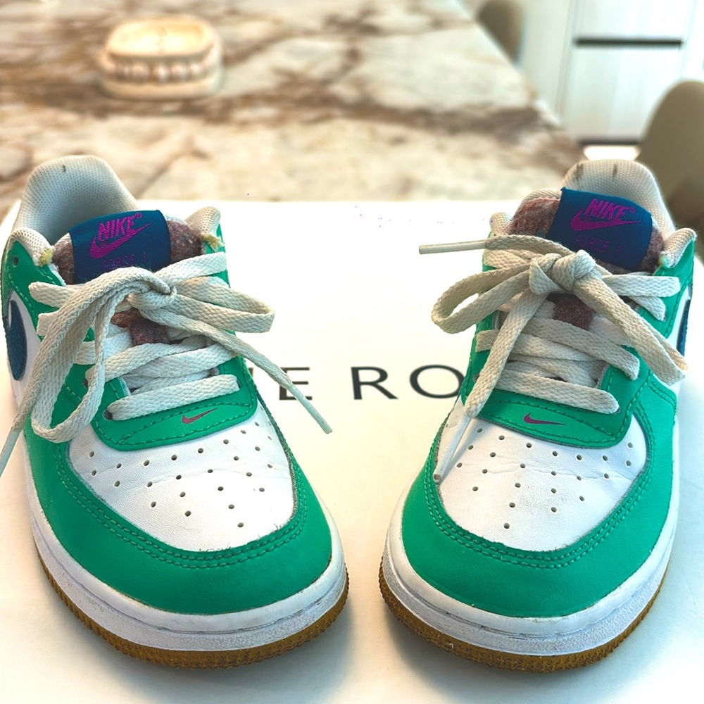 Very gently used GIRLS Nike Air Force 1s!!